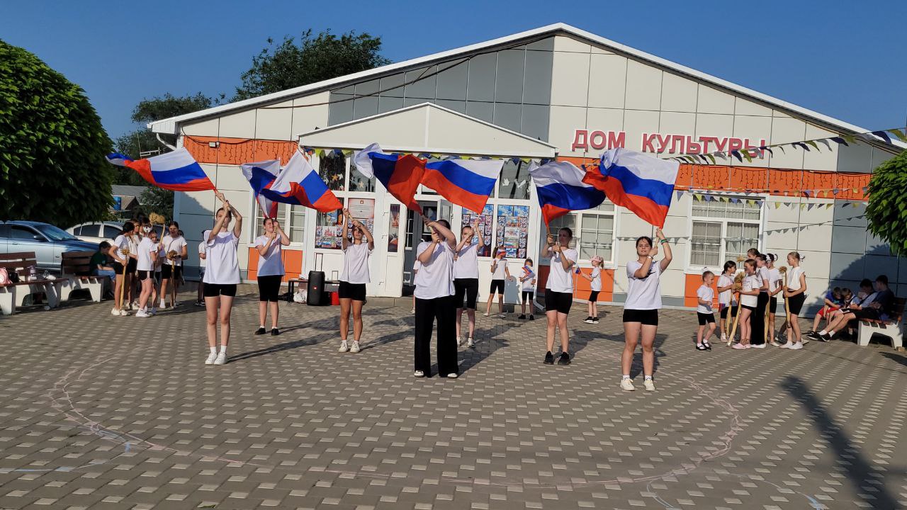 Хутор Ленина 22 августа 2025 года присоединился к всероссийскому празднованию Дня Государственного флага