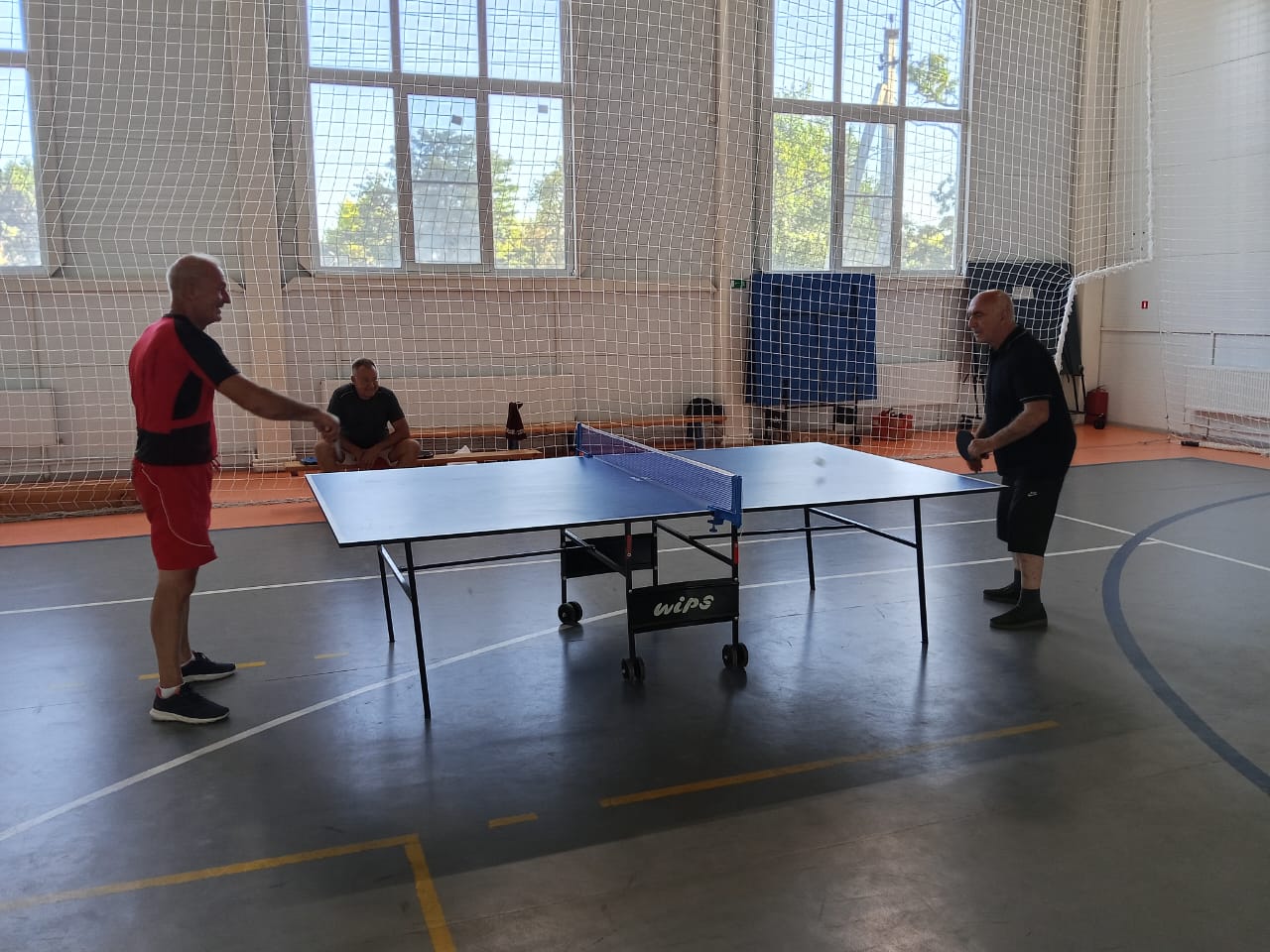 Тренировочные игры любителей настольного тенниса